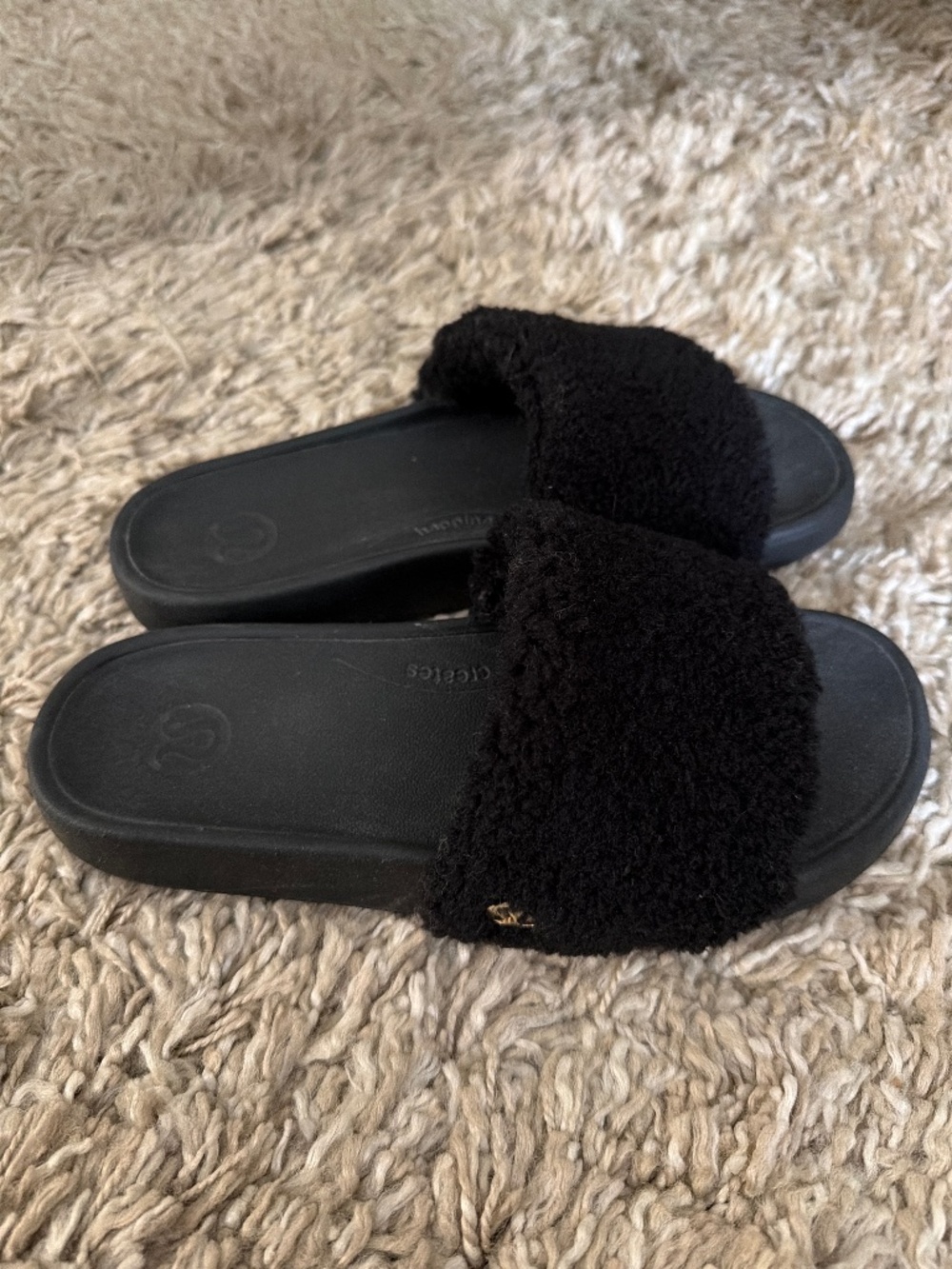 lululemon fuzzy fleece slides